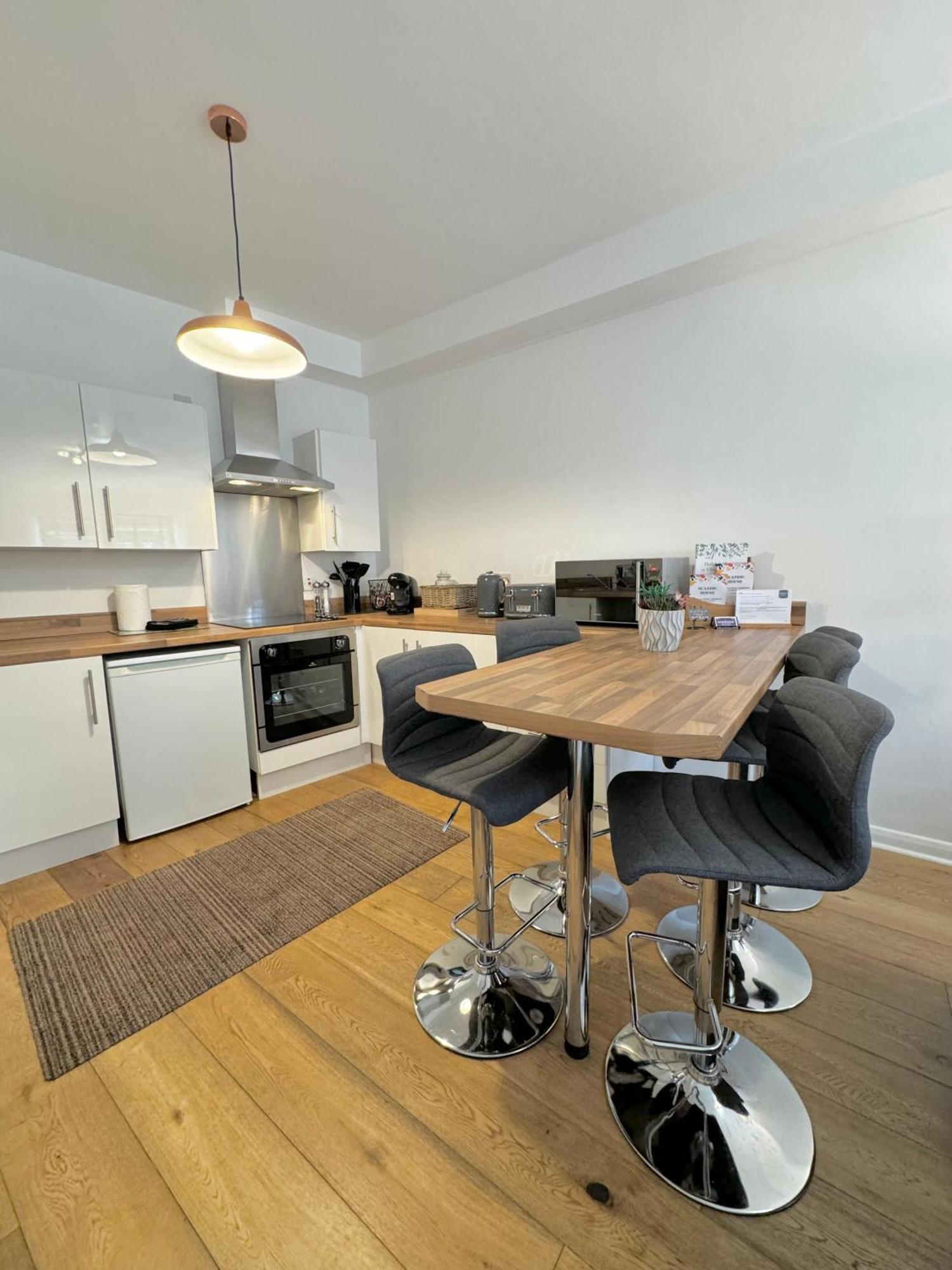 Nordic Suites Ulverston Ngoại thất bức ảnh